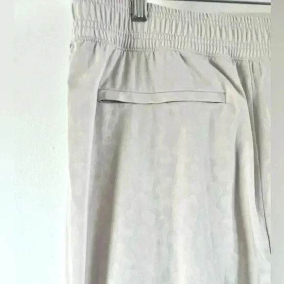 Athleta Brooklyn Textured Animal Print Joggers Size 14 - Picture 10 of 15